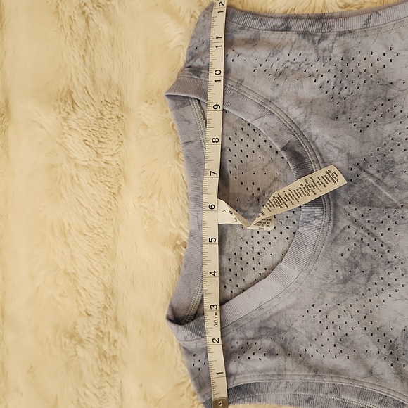 Lululemon Train to be Relaxed Fit Luna Blue Tye Dye Mesh Tank Top size 6 - Picture 9 of 11